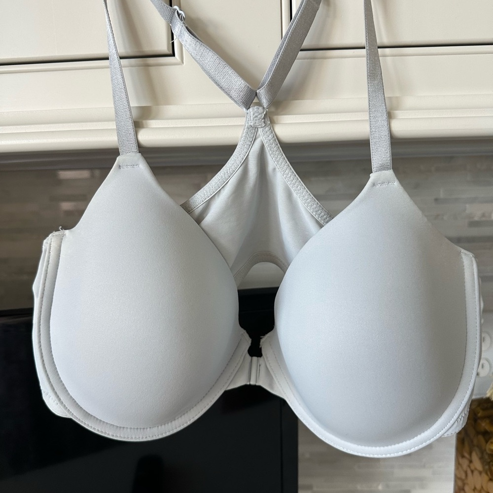Ellen Tracy Elegant grayish white 38C Bra